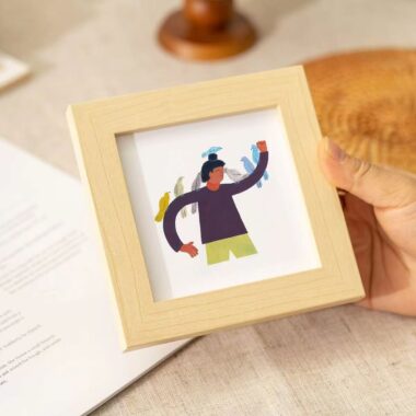 Creative decorative solid wood tabletop picture frame