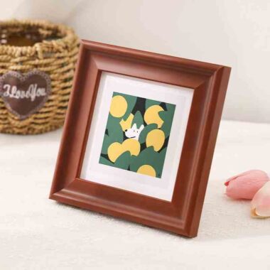 European vintage-style solid wood decorative picture frame