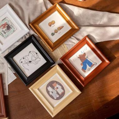 European vintage-style solid wood decorative picture frame