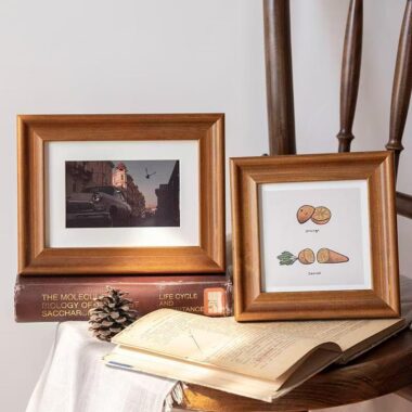 European vintage-style solid wood decorative picture frame