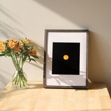 High-quality solid wood wall-mounted picture frame décor