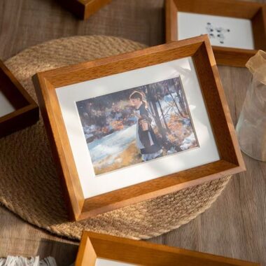 Minimalist solid wood desktop picture frame décor