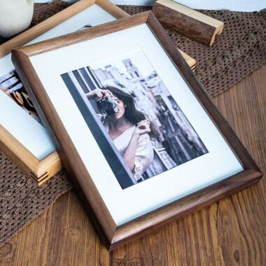 Minimalist custom solid wood wall-mounted picture frame décor