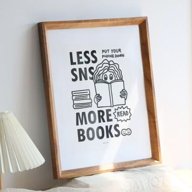 Minimalist wall-mounted solid wood picture frame décor