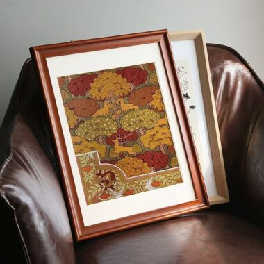 Minimalist wall-mounted solid wood picture frame décor