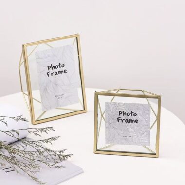 Transparent minimalist metal picture frame for modern décor