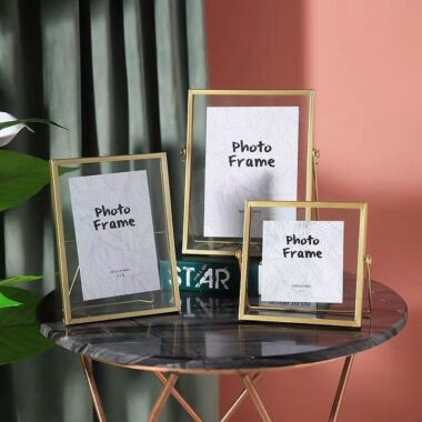 Transparent minimalist metal picture frame for modern décor