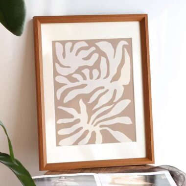 Vintage solid wood wall-mounted picture frame for home décor