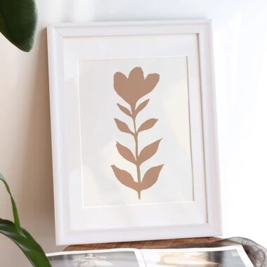 Vintage solid wood wall-mounted picture frame for home décor