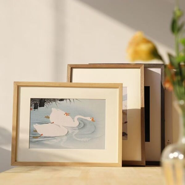 High-quality solid wood wall-mounted picture frame décor