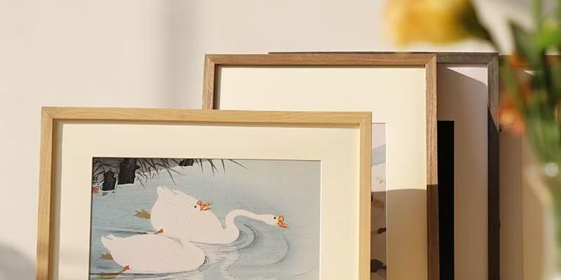 High-quality solid wood wall-mounted picture frame décor