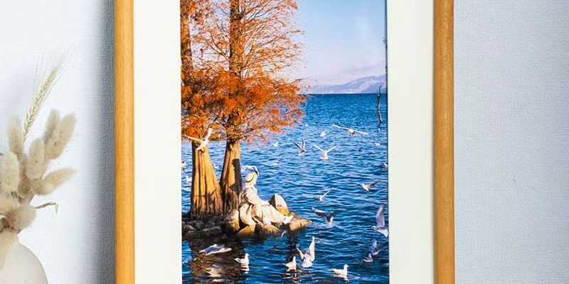 Minimalist custom solid wood wall-mounted picture frame décor