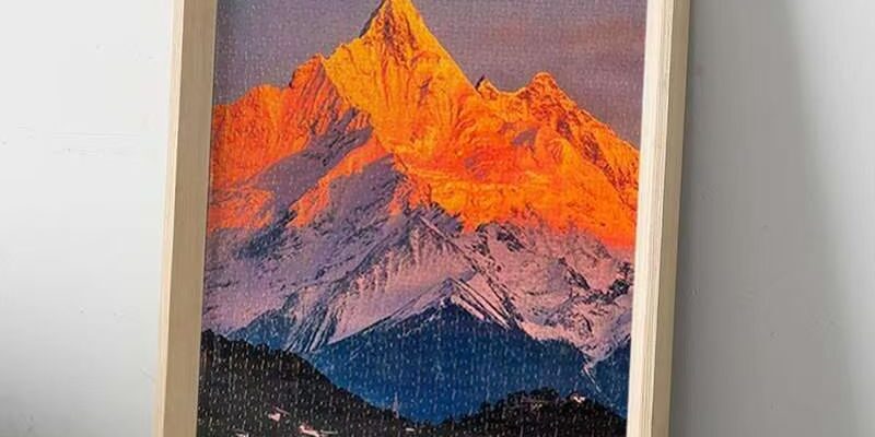 Premium indoor wall-mounted solid wood photo frame